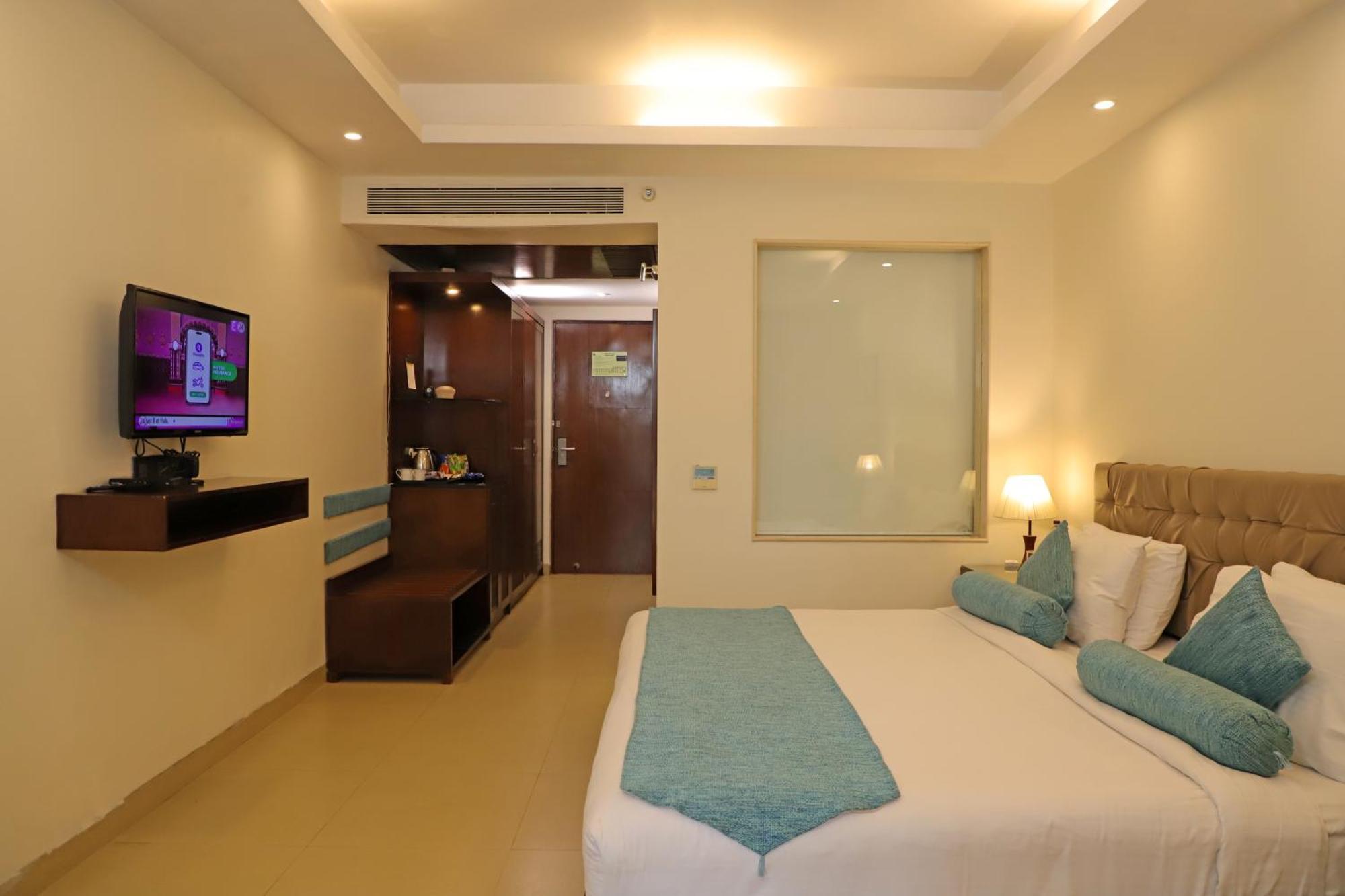 Golden Tulip Candolim, Goa Resort