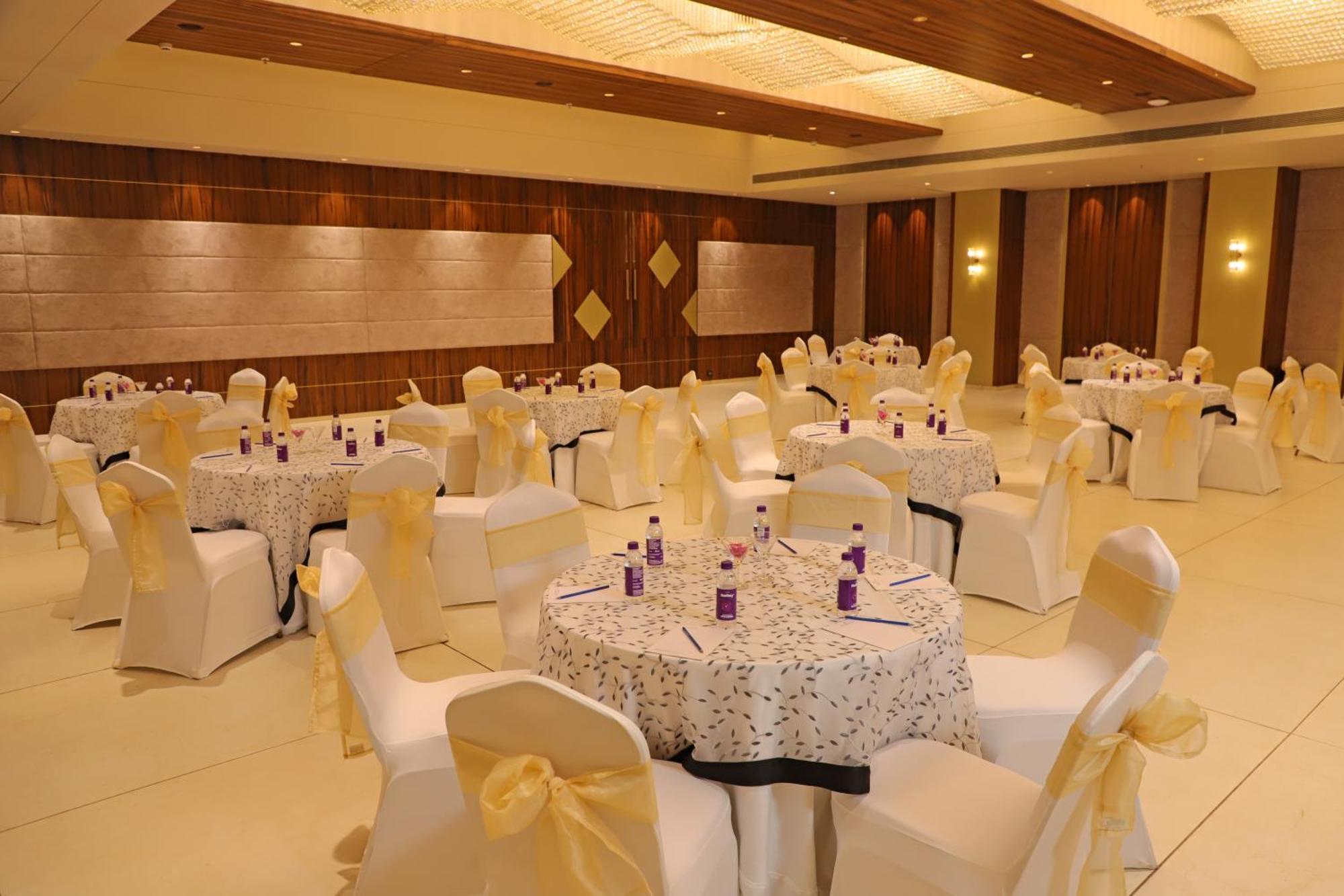 Golden Tulip Candolim, Goa