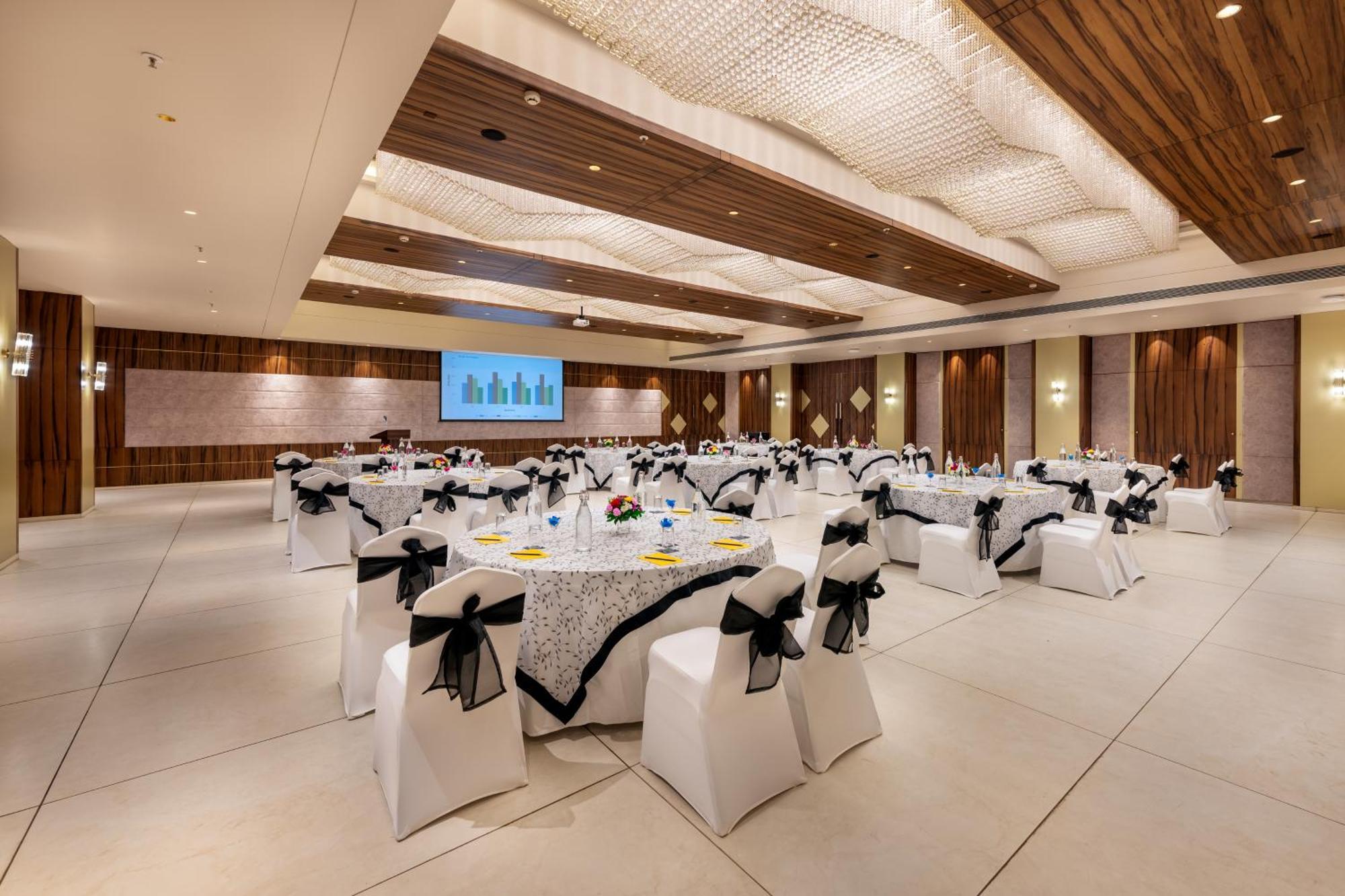 Golden Tulip Candolim, Goa Resort Candolim