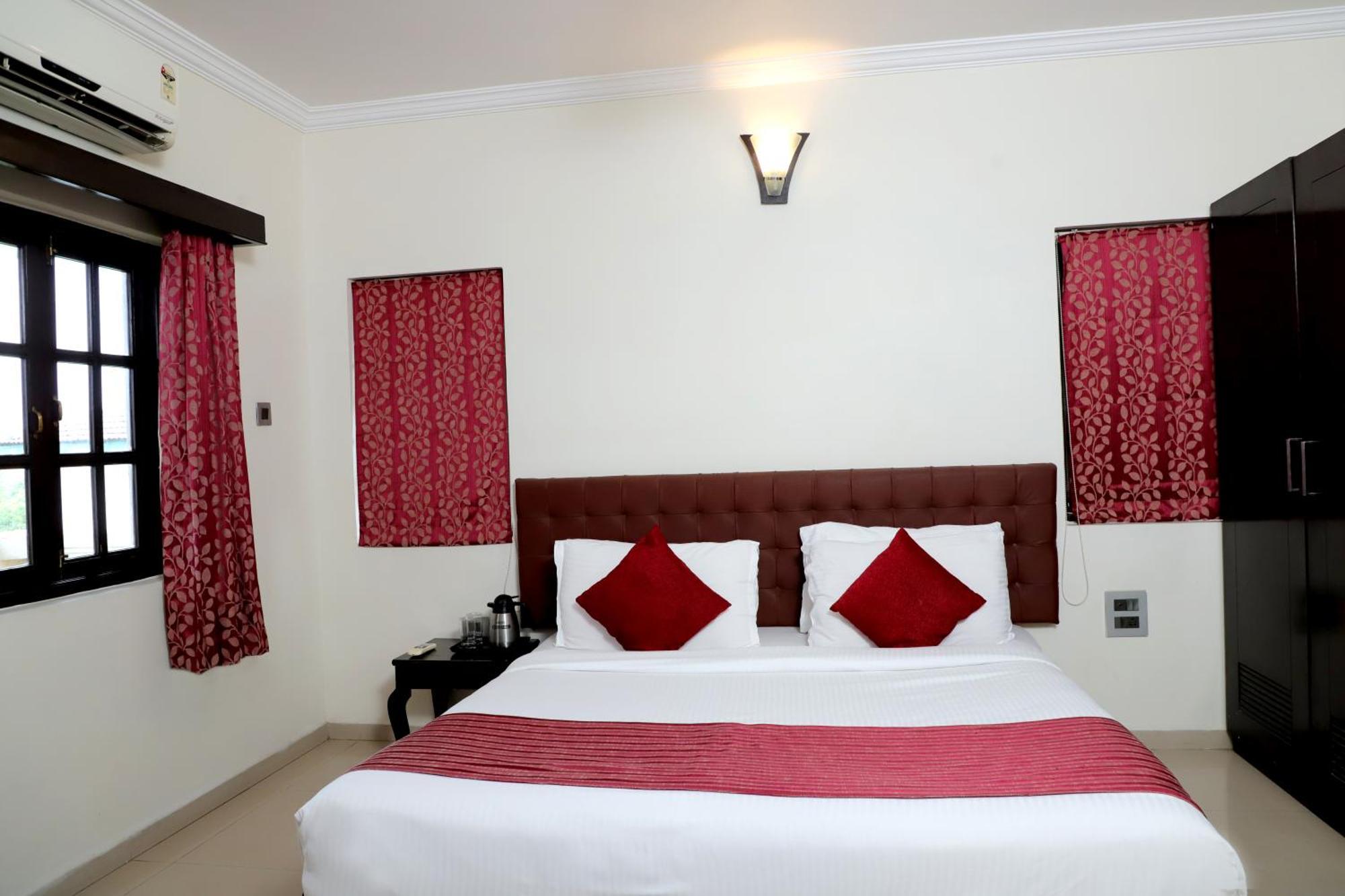 Golden Tulip Candolim, Goa Resort Candolim