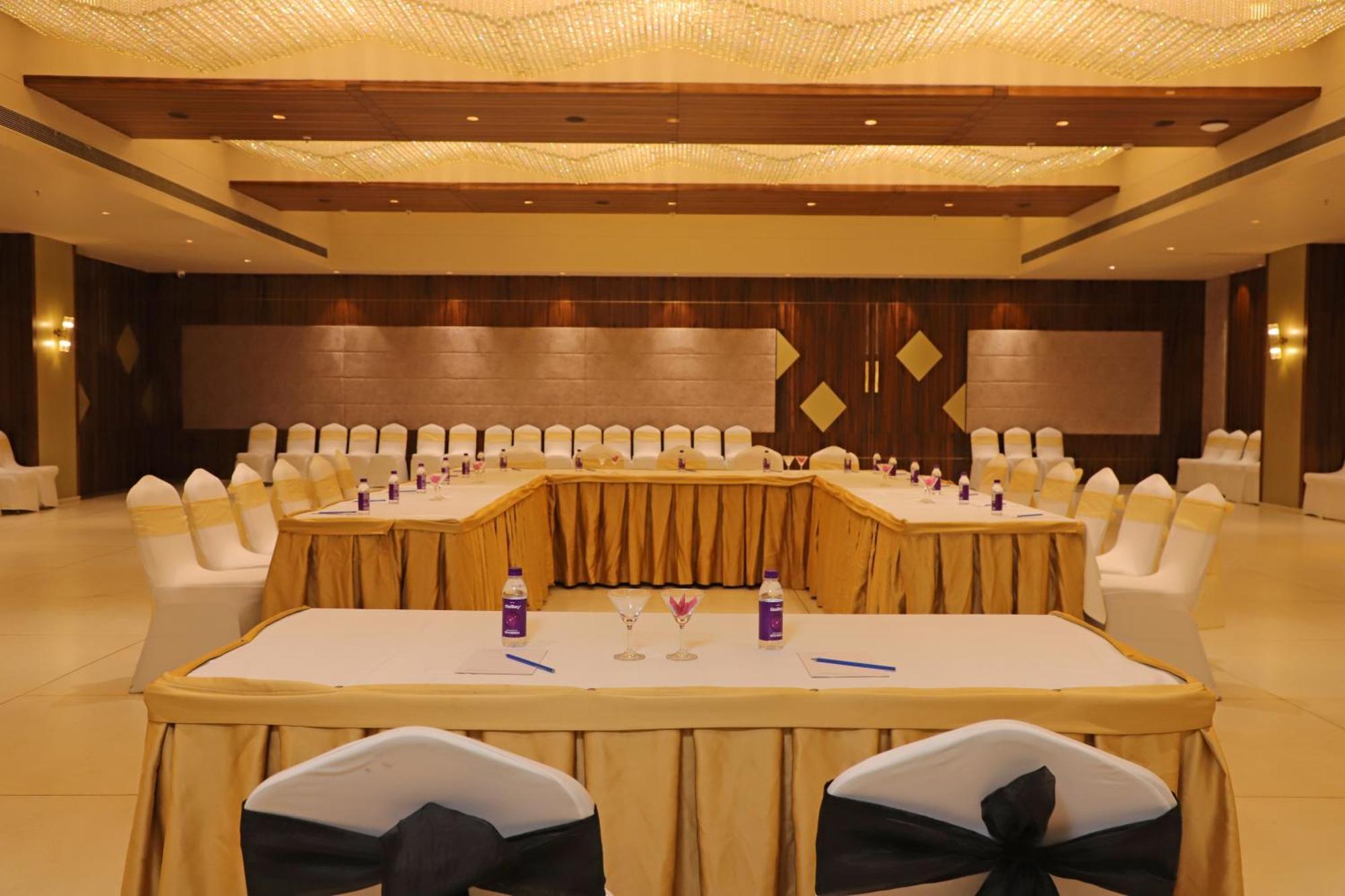 Golden Tulip Candolim, Goa Resort Candolim